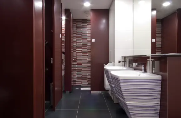 女子トイレ・多目的トイレリニューアル